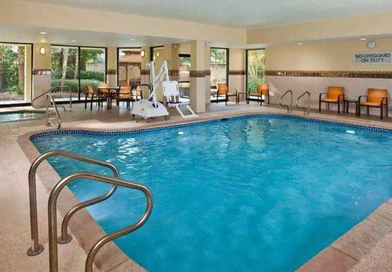 ホテル Courtyard By Marriott Covington / Mandeville