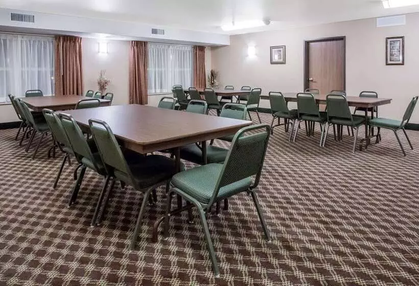 Отель Days Inn By Wyndham Manitou Springs