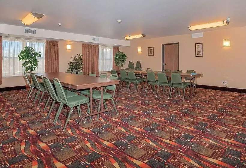 Отель Days Inn By Wyndham Manitou Springs