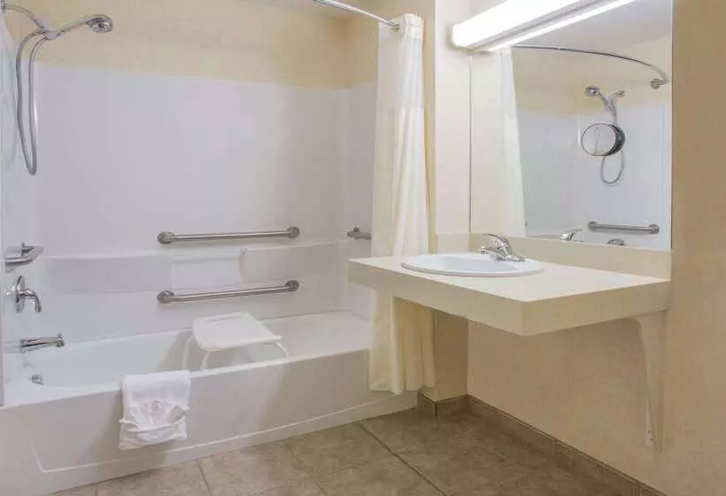 Отель Days Inn By Wyndham Manitou Springs