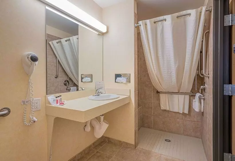 Отель Days Inn By Wyndham Manitou Springs