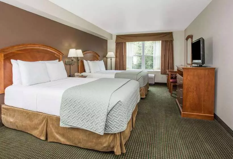 Отель Days Inn By Wyndham Manitou Springs