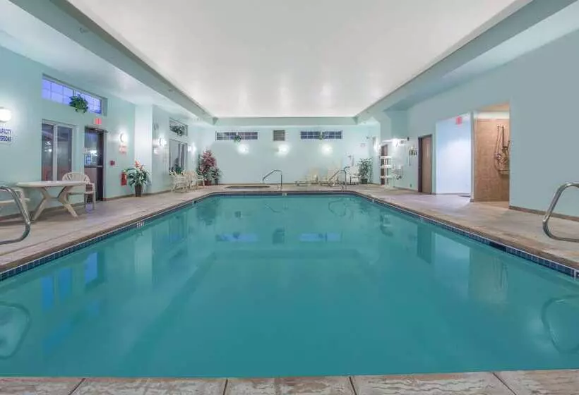 Отель Days Inn By Wyndham Manitou Springs