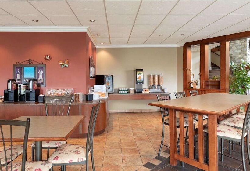 בית מלון כפרי Days Inn By Wyndham Montmagny