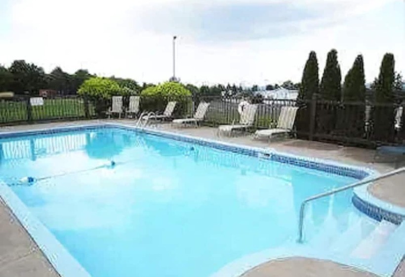 בית מלון כפרי Days Inn By Wyndham Montmagny