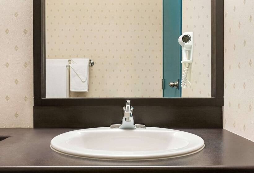 בית מלון כפרי Days Inn By Wyndham Montmagny