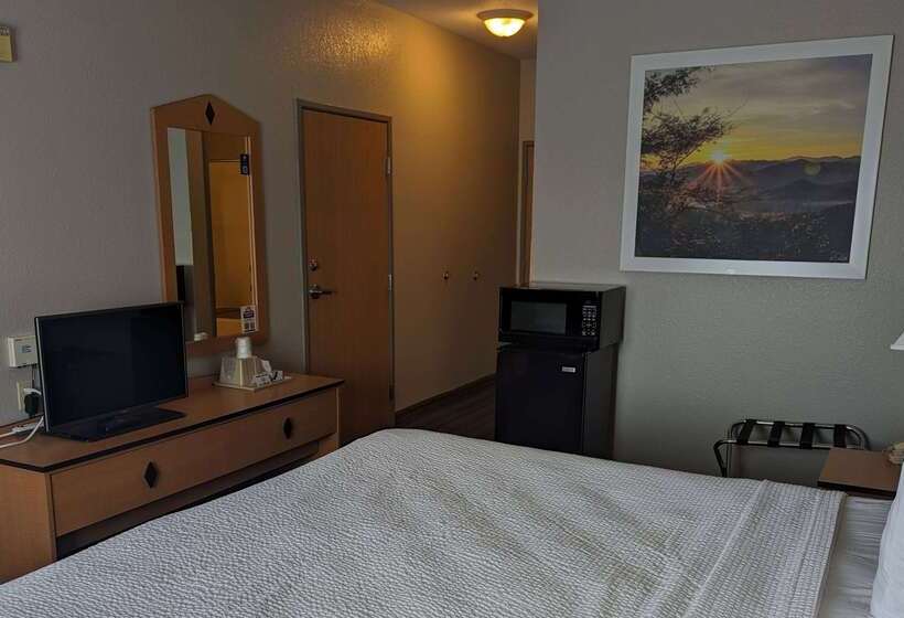 בית מלון כפרי Days Inn & Suites By Wyndham Castle Rock