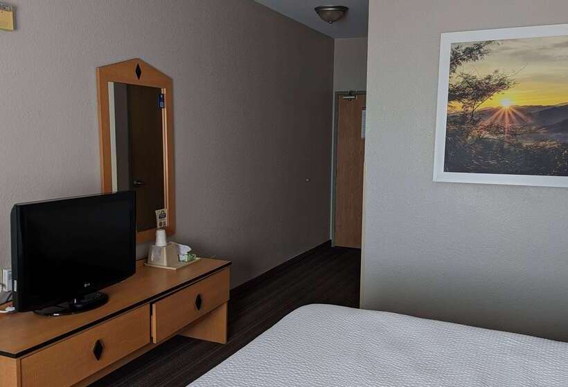 בית מלון כפרי Days Inn & Suites By Wyndham Castle Rock