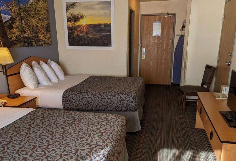 בית מלון כפרי Days Inn & Suites By Wyndham Castle Rock