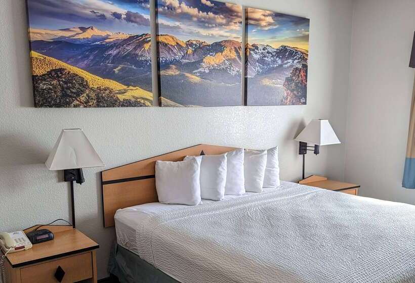 בית מלון כפרי Days Inn & Suites By Wyndham Castle Rock