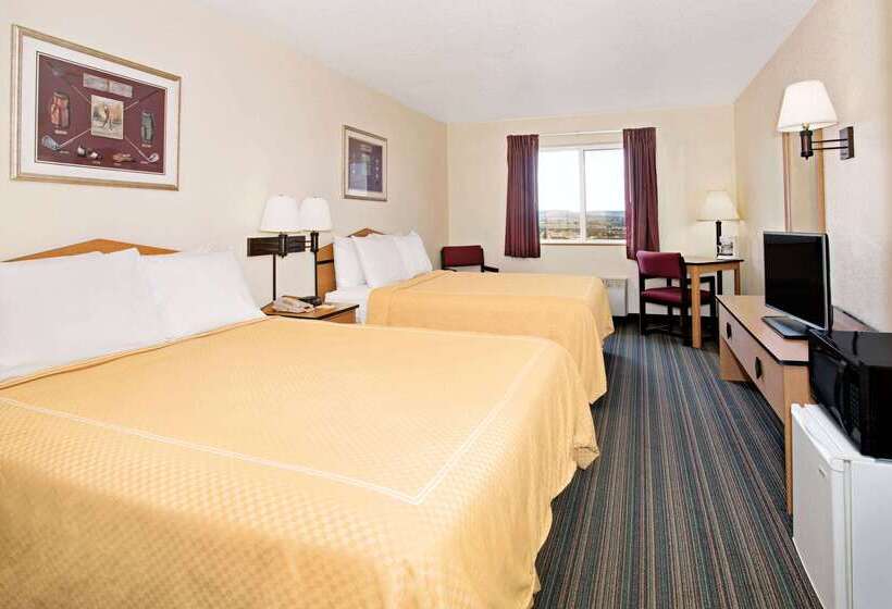 בית מלון כפרי Days Inn & Suites By Wyndham Castle Rock