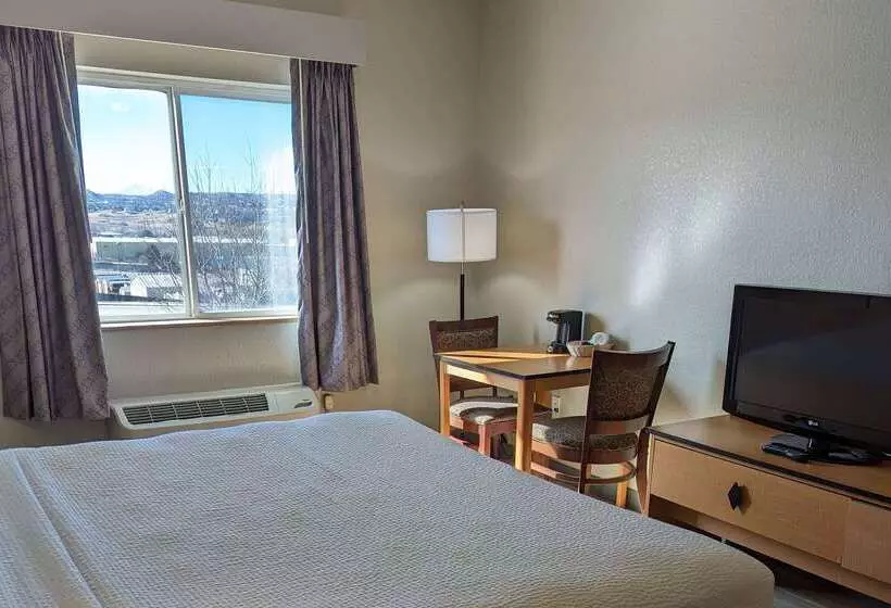 Отель Days Inn & Suites By Wyndham Castle Rock