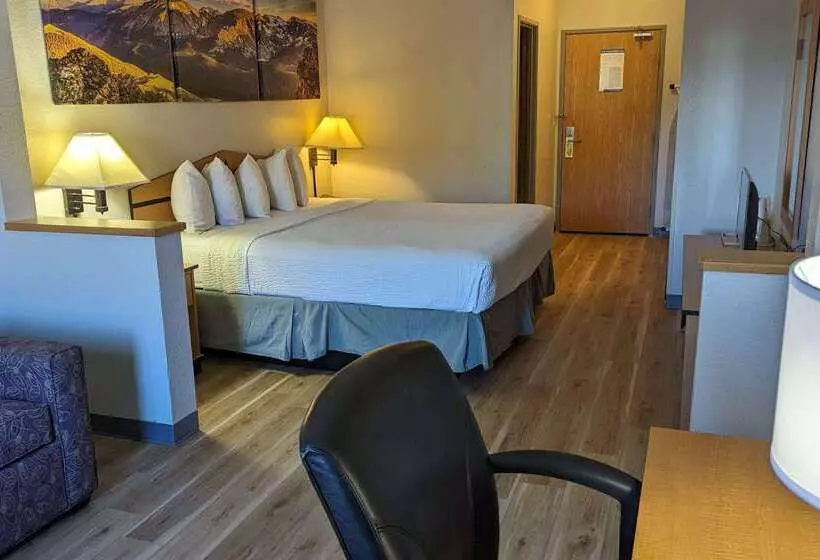 Отель Days Inn & Suites By Wyndham Castle Rock