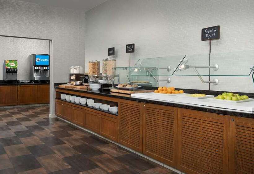 בית מלון כפרי Embassy Suites Springfield