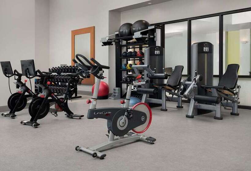 בית מלון כפרי Embassy Suites Springfield