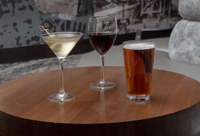 בית מלון כפרי Embassy Suites Springfield