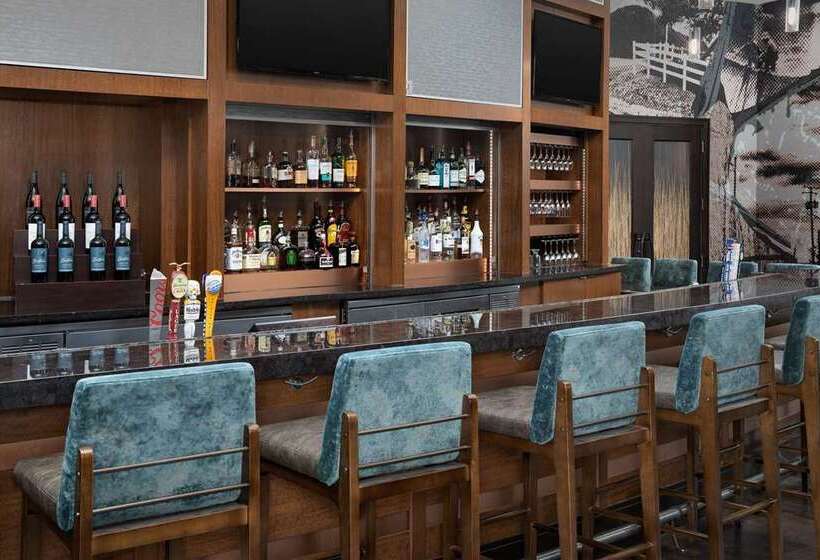 בית מלון כפרי Embassy Suites Springfield