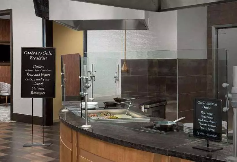 ホテル Embassy Suites Springfield