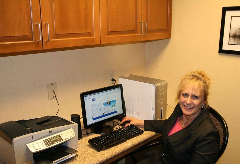 Отель Hampton Inn & Suites Warren