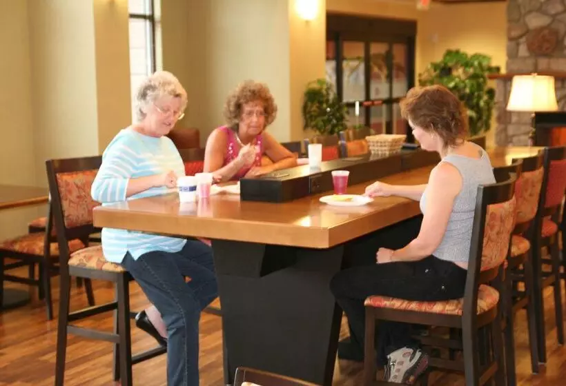 酒店 Hampton Inn & Suites Warren