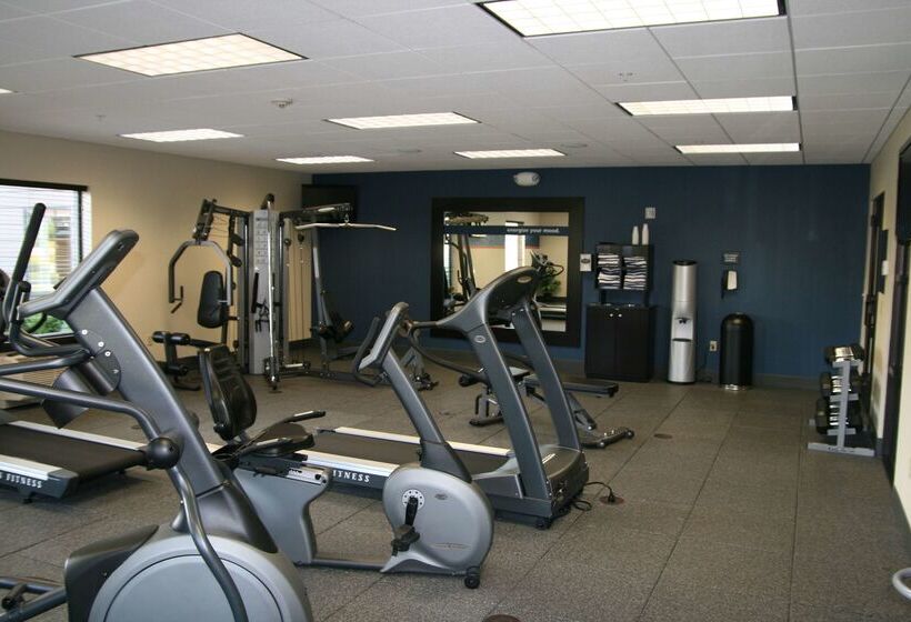 Отель Hampton Inn & Suites Warren