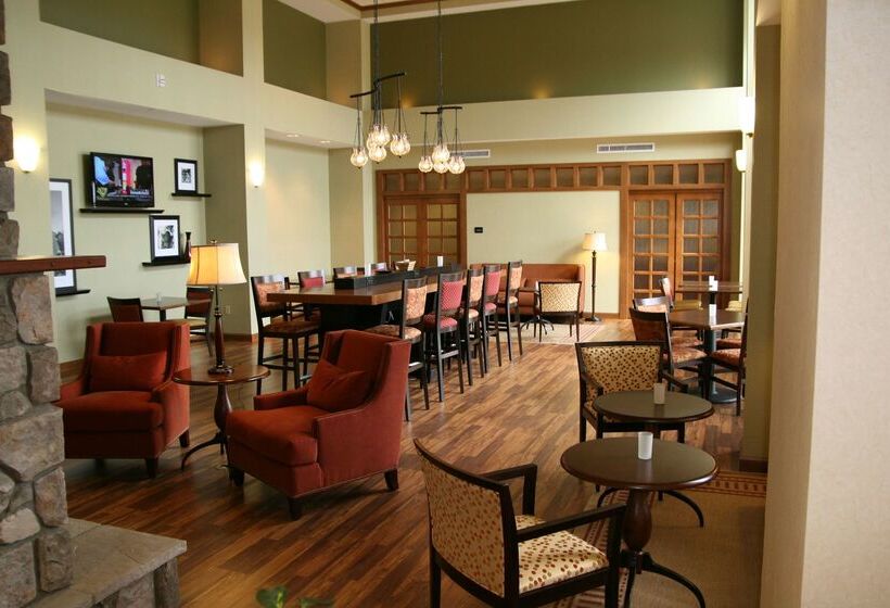 Отель Hampton Inn & Suites Warren