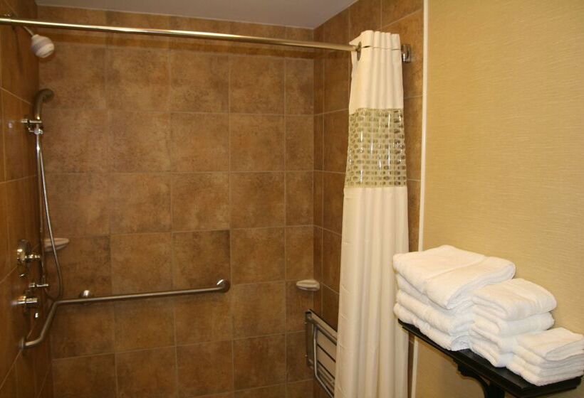 Отель Hampton Inn & Suites Warren