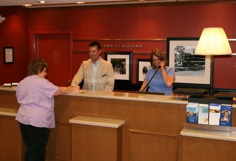 Отель Hampton Inn & Suites Warren