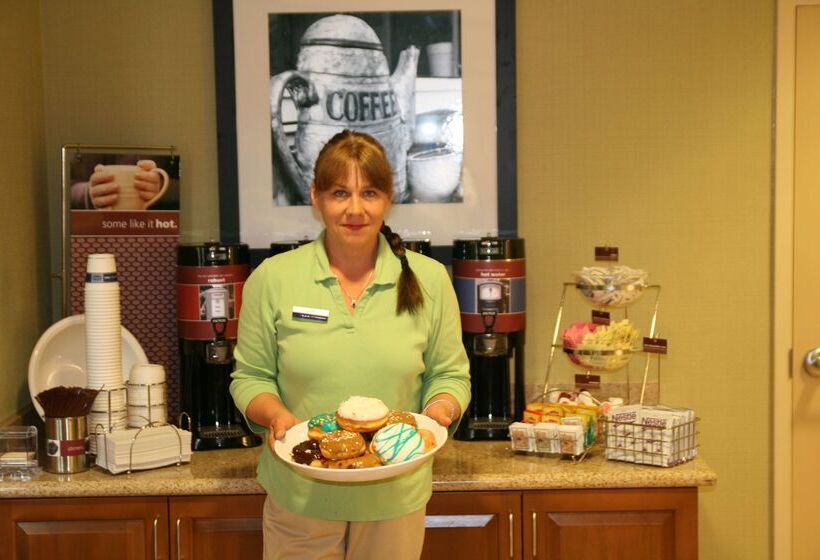 Отель Hampton Inn & Suites Warren