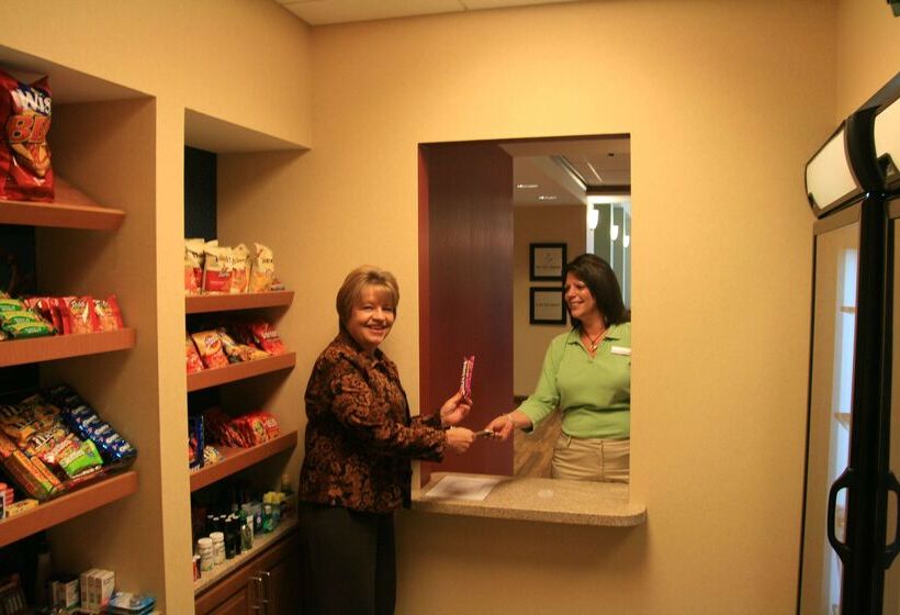 Отель Hampton Inn & Suites Warren