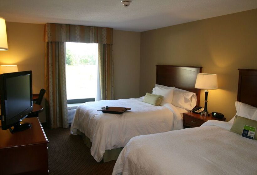 Отель Hampton Inn & Suites Warren