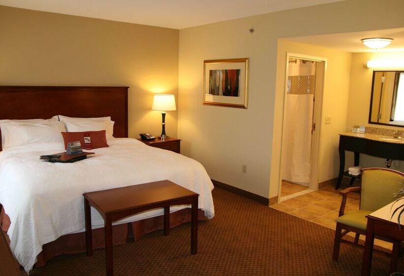 Отель Hampton Inn & Suites Warren