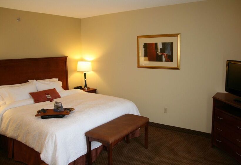 Отель Hampton Inn & Suites Warren