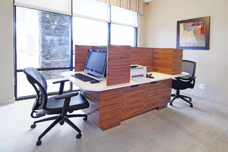 ホテル Holiday Inn Express And Suites Calgary University, An Ihg