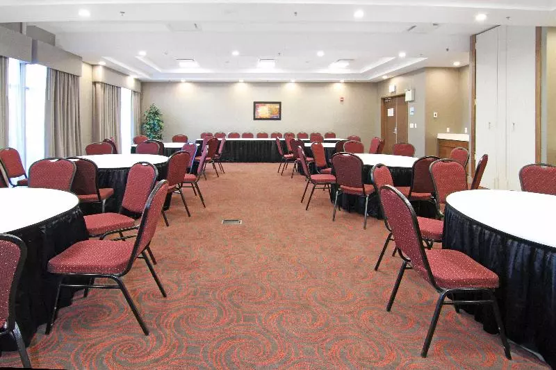 ホテル Holiday Inn Express And Suites Calgary University, An Ihg