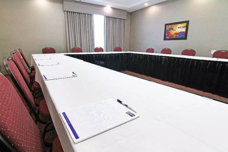ホテル Holiday Inn Express And Suites Calgary University, An Ihg