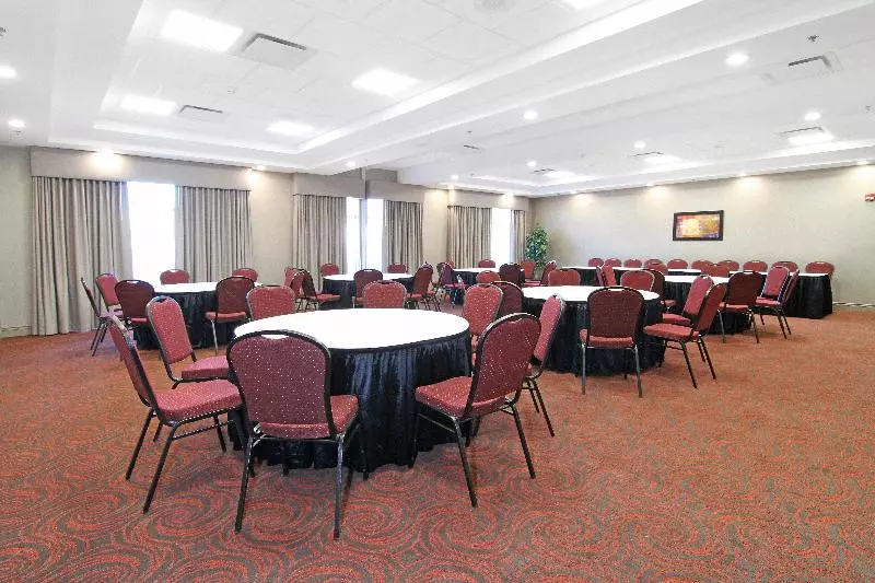 ホテル Holiday Inn Express And Suites Calgary University, An Ihg