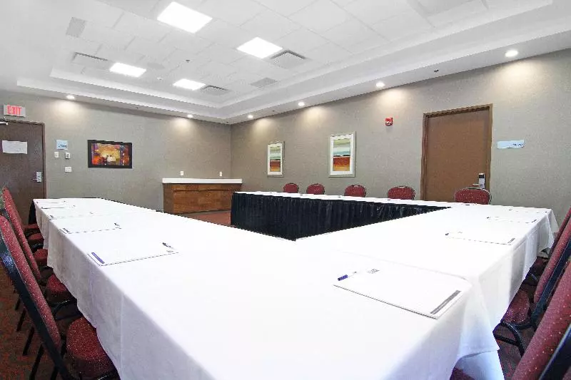 ホテル Holiday Inn Express And Suites Calgary University, An Ihg