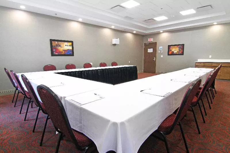 ホテル Holiday Inn Express And Suites Calgary University, An Ihg