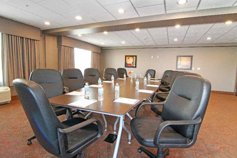 ホテル Holiday Inn Express And Suites Calgary University, An Ihg
