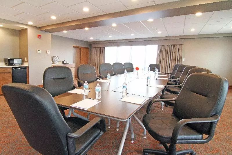 ホテル Holiday Inn Express And Suites Calgary University, An Ihg