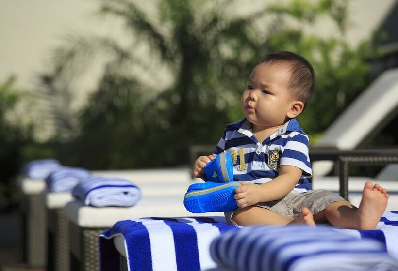 Hotel Holiday Inn & Suites Makati, An Ihg