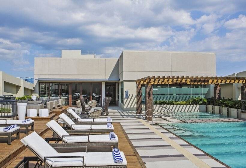 Hotel Holiday Inn & Suites Makati, An Ihg