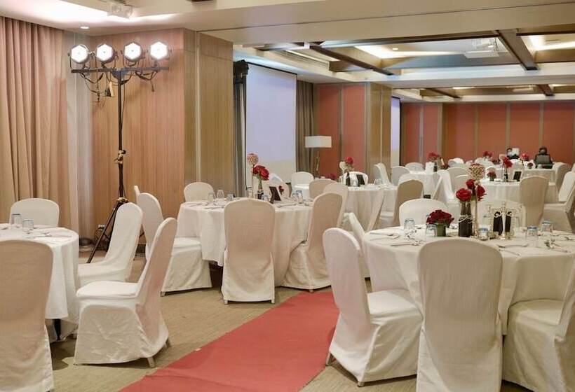 Hotel Holiday Inn & Suites Makati, An Ihg