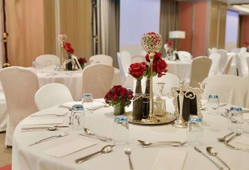 Hotel Holiday Inn & Suites Makati, An Ihg