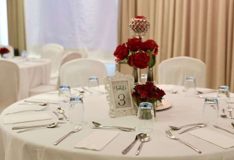 Hotel Holiday Inn & Suites Makati, An Ihg