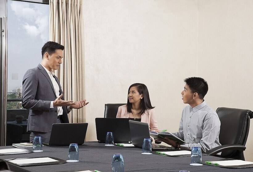 Hotel Holiday Inn & Suites Makati, An Ihg