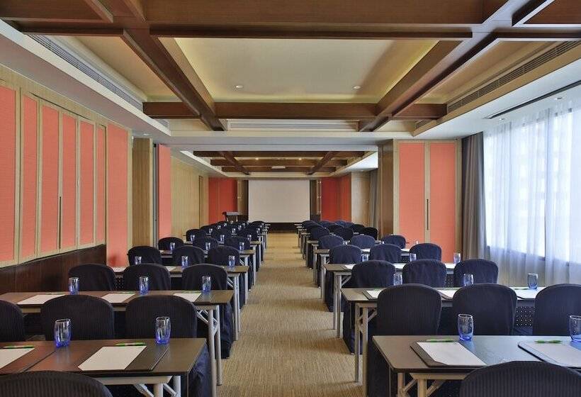 Hotel Holiday Inn & Suites Makati, An Ihg