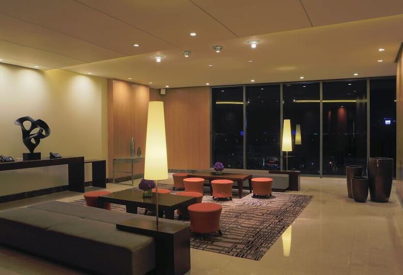 Hotel Holiday Inn & Suites Makati, An Ihg