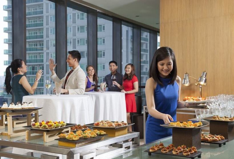 Hotel Holiday Inn & Suites Makati, An Ihg